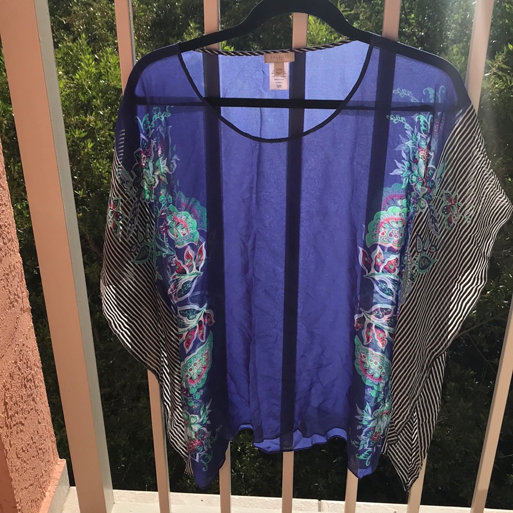 Tunic top blue with flowers. - Picture 2 of 2